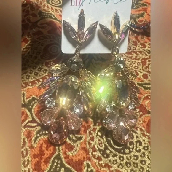 Glitz & Glam Festive Dangle Earrings - Picture 3 of 9